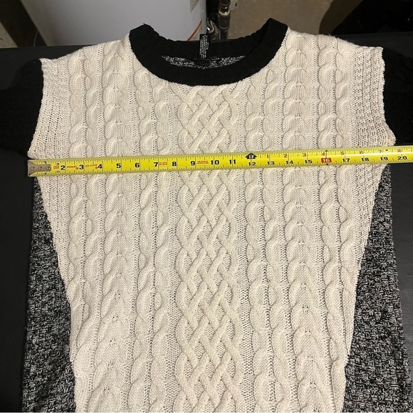 Aqua Womens XS Wool Blend Pullover Sweater Knit Modern Colorblock Casual - Picture 6 of 7